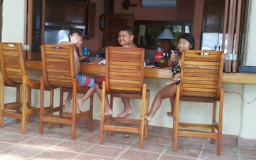 Babbysitters and extended child care in Pavas, Costa Rica, part time or for extended periods.